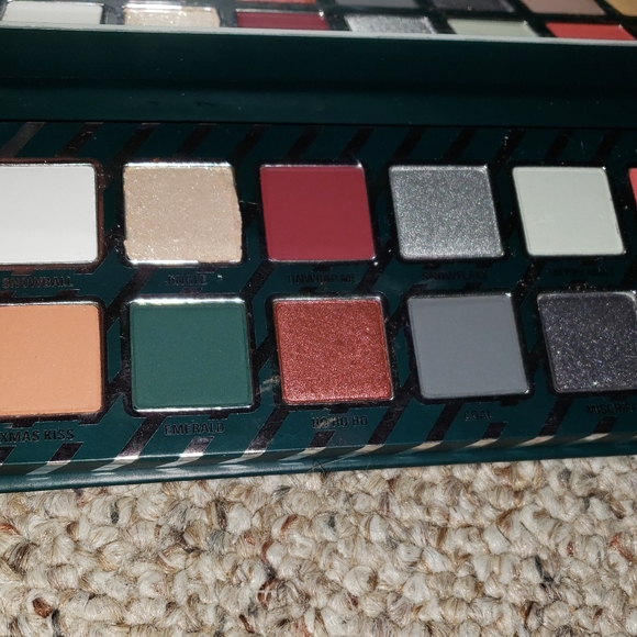 Kylie Naughty palette eyeshadow 14 shades - Picture 2 of 3